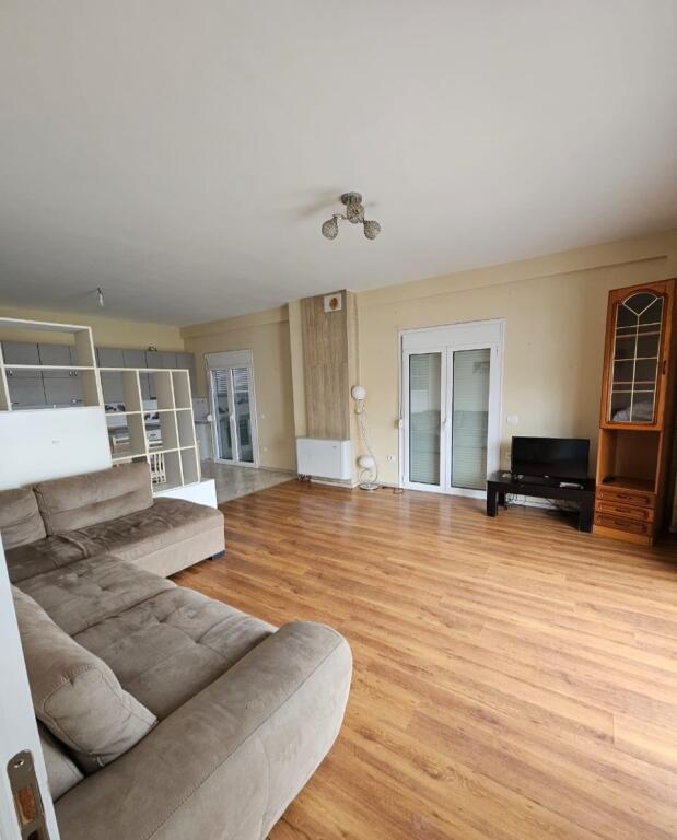 Apartament me qera 3+1