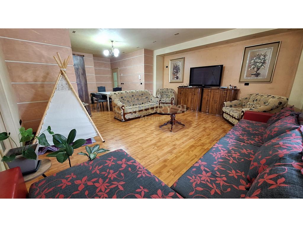JAPIM ME QIRA APARTAMENT 3+1+2 NE BRRYL,PRANE MATERNITETIT TE RI !