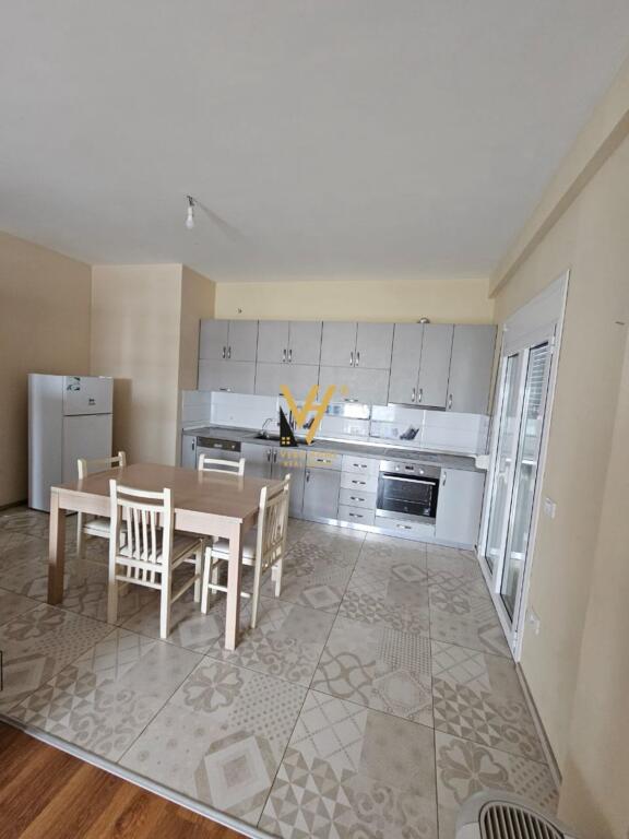 JEPET APARTAMENT 3+1+2+BLK ME QERA NE SAUK 550 EURO