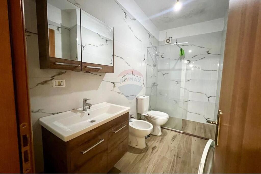 APARTAMENT 2+1+2 + PARKIM ME QIRA NE ASTIR