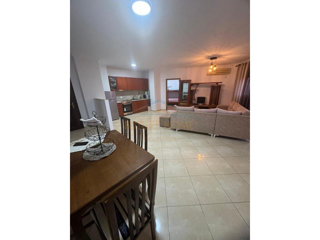 Qera, Apartament 2+1, Rruga e Barrikadave