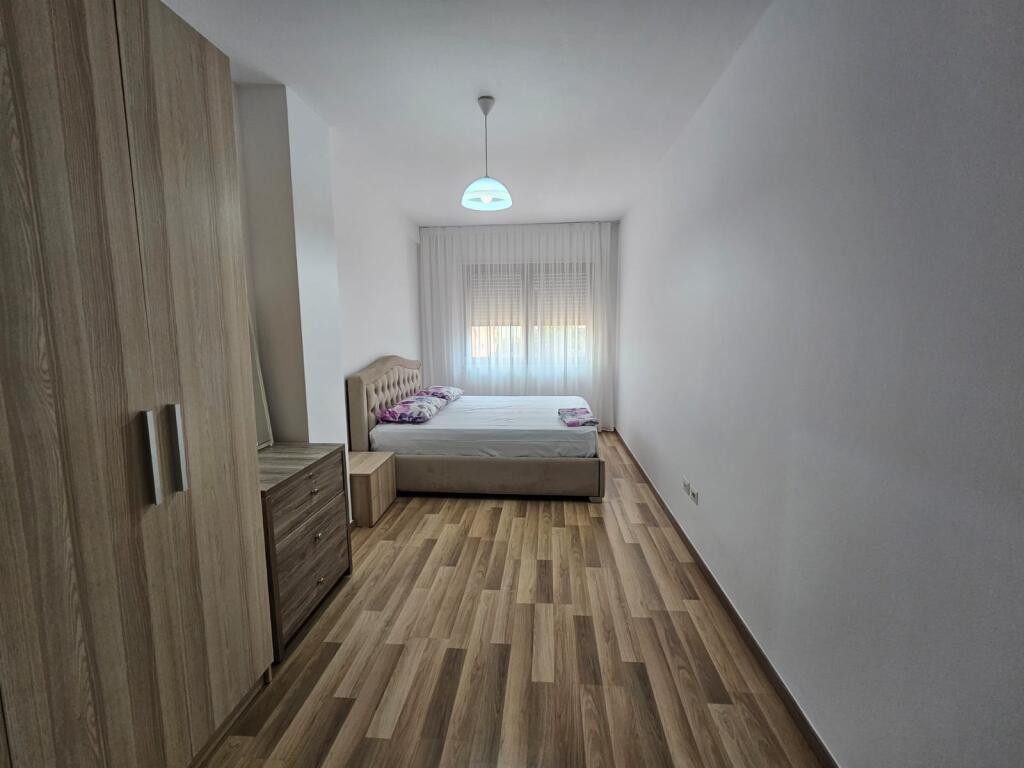 Apartament 2+1 per qera tek Rruga e Dibres!