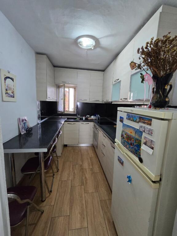 Jepet me qera Apartament 1+1 Rruga Qemal Stafa