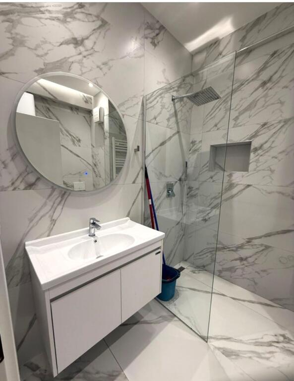 Ne zonen e Astirit,Kompleksi Urban Gate,jepet me qera apartament,1+1,i mobiluar 600Euro