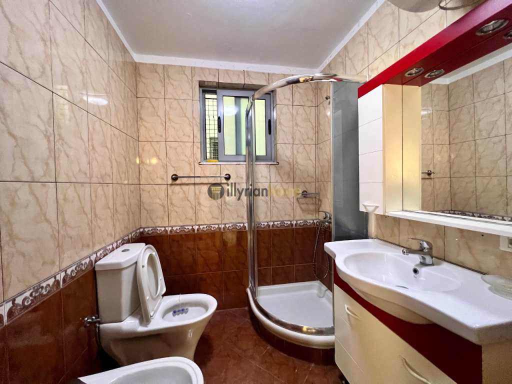 Jepet me qira Apartament 2+1+2 ballkone, pranë pallateve "Delijorgji", Tiranë