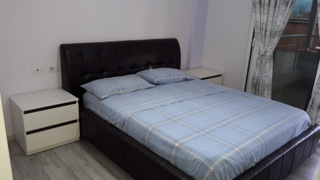2+1,arredato via Peti,600 euro,offerto anche parcheggio a costo aggiuntivo