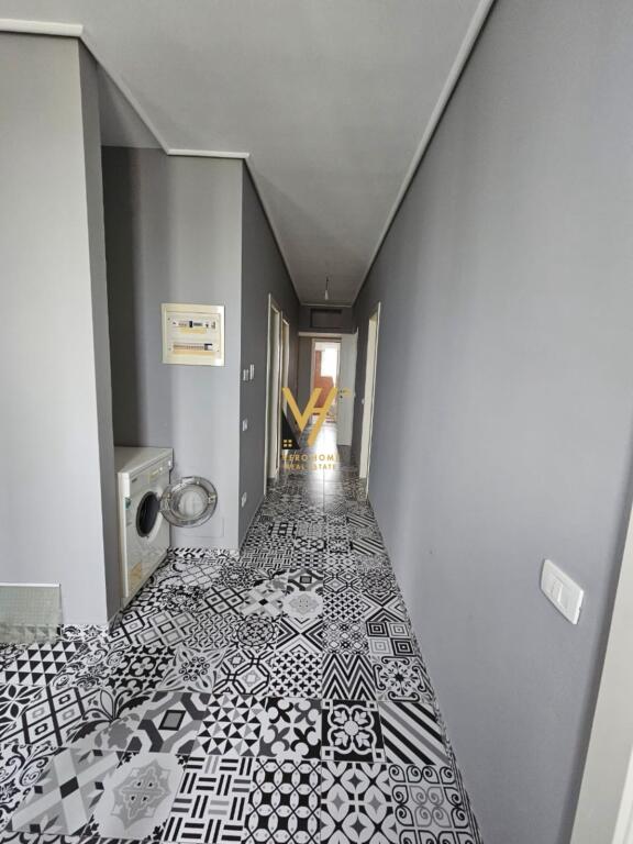 JEPET APARTAMENT 3+1+2+BLK ME QERA NE SAUK 550 EURO
