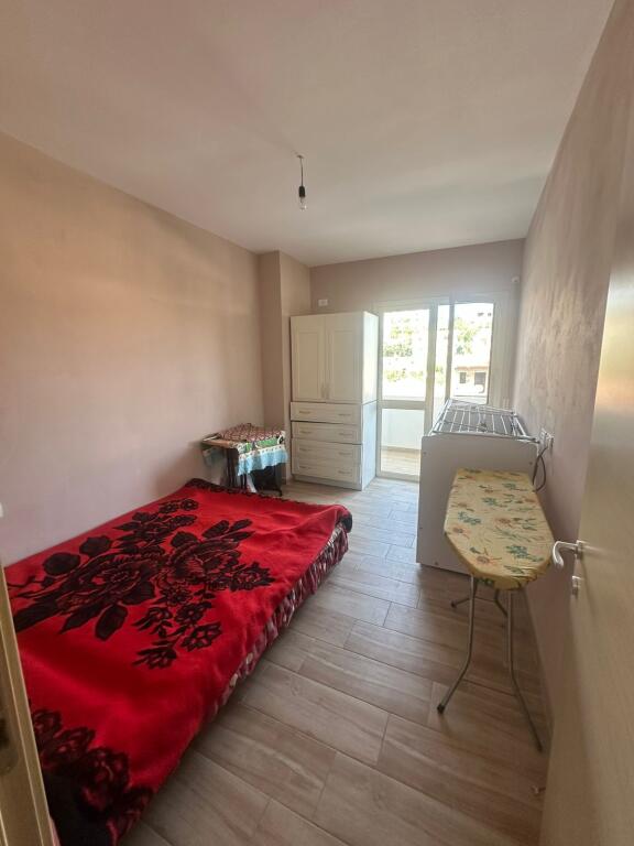 QERA 2+1 MOBILUAR KATI 4 ME ASHENSOR 300EURO 
