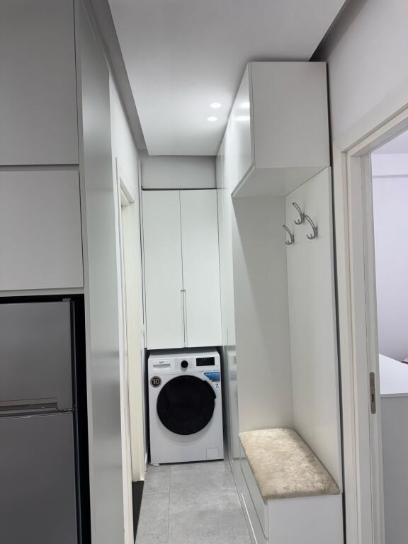 Apartament 2+1 me qera ne Shkoze te Kompleksi i Tom Doshit!!