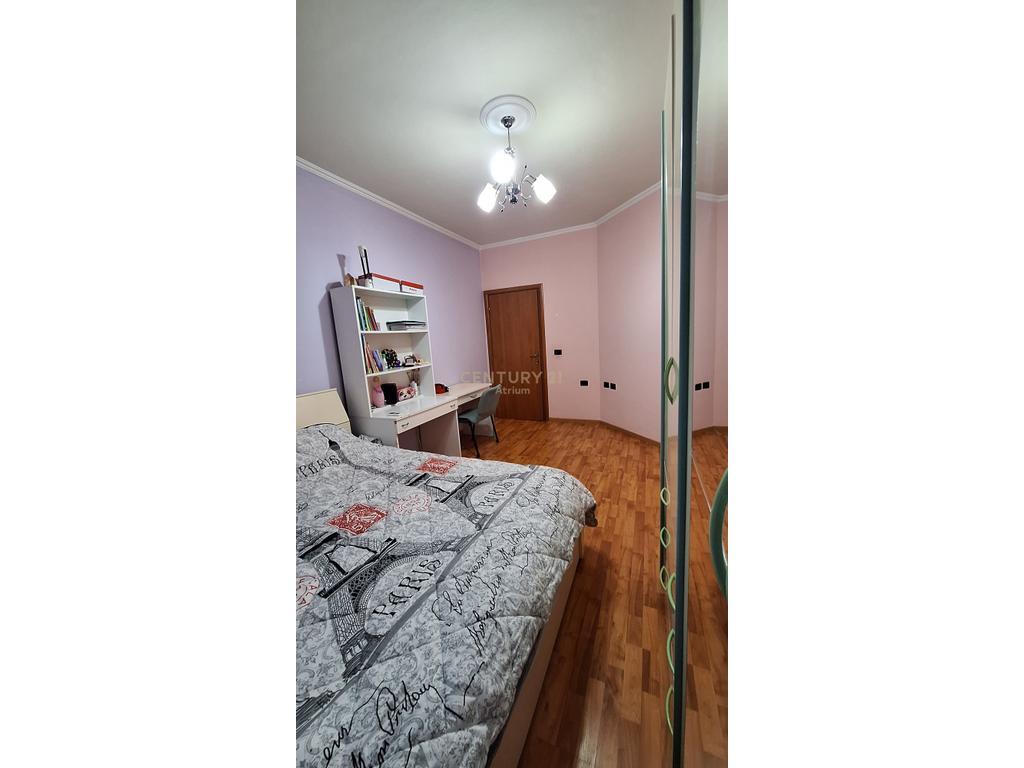 JAPIM ME QIRA APARTAMENT 3+1+2 NE BRRYL,PRANE MATERNITETIT TE RI !