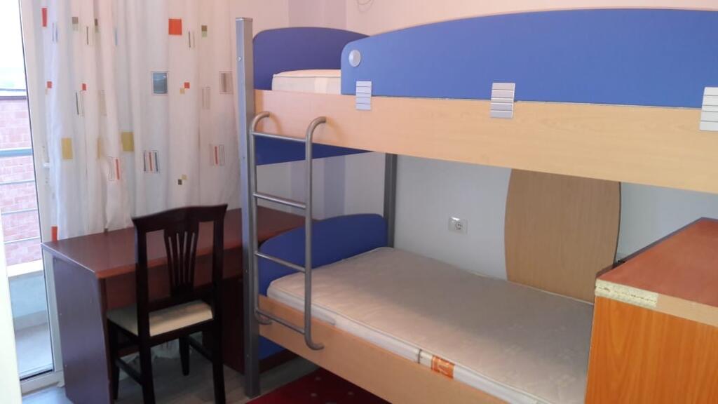 2+1,arredato via Peti,600 euro,offerto anche parcheggio a costo aggiuntivo
