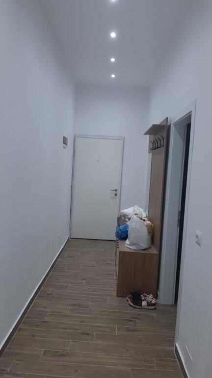 1+1 i mobiluar,te rruga peti liqeni i thate,400 euro