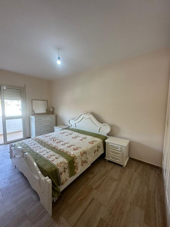 QERA 2+1 MOBILUAR KATI 4 ME ASHENSOR 300EURO 
