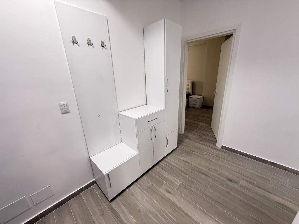 📢 Affittasi – Appartamento 1+1 📍 Via Ndre Mjeda, vicino al Parco – complesso star Prezzo: 500 €/mese  📱