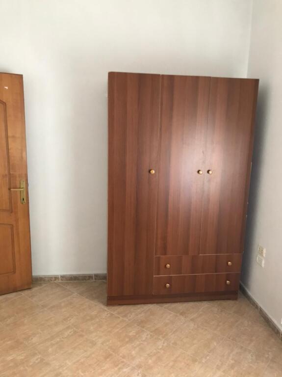 APARTAMENT 1+1. 35000 LEKE.MBAS FAKULETIT TE MJEKSIS.