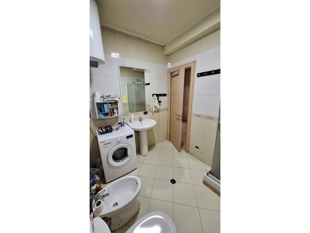 JAPIM ME QIRA APARTAMENT 3+1+2 NE BRRYL,PRANE MATERNITETIT TE RI !