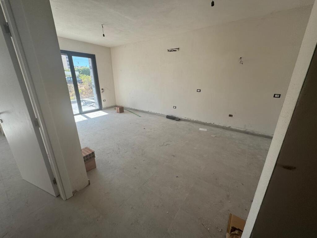 Opportunity, 2+1 Apartment for sale in Shkozë