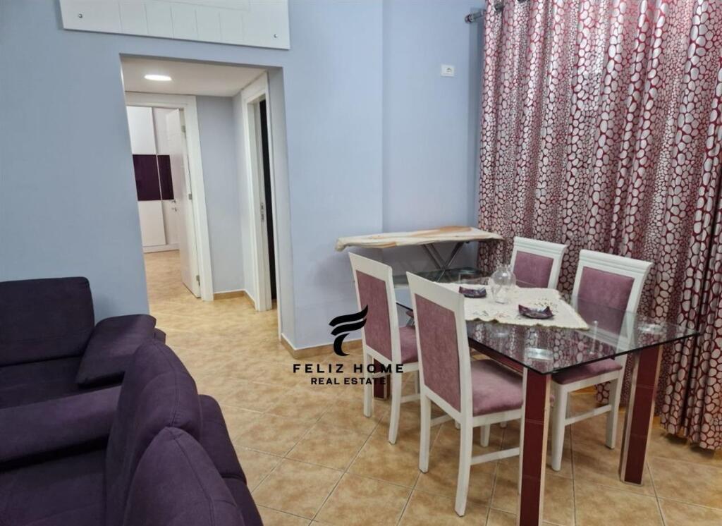 APARTAMENT ME QERA 3+1+2 ZOGU ZI 800 EURO