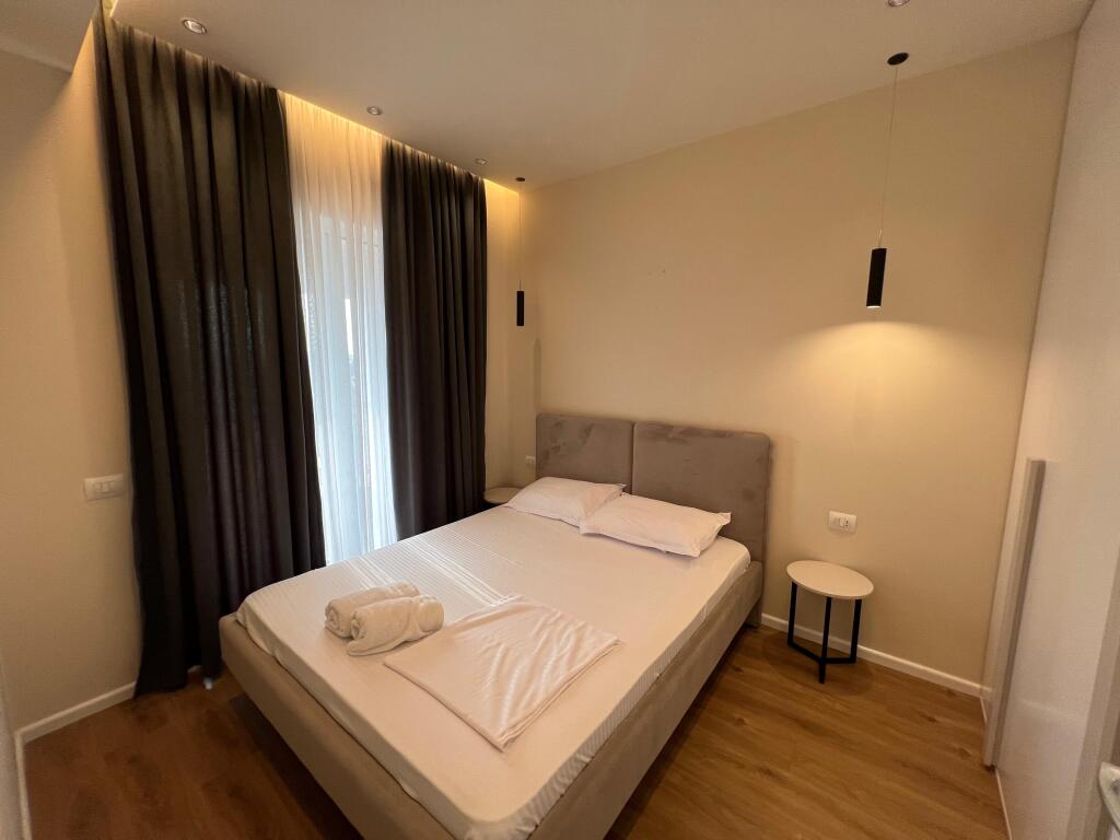 📣 VENDESI SUPER Appartamento 1+1 📍 Complesso Kaimi, Ali Dem ✨   🏢 Nuova Costruzione  🪜 7° Piano (Con Ascensore)  📐 Superficie 56 m2  🛋️ Arredato Da Architetto In Modo Contemporaneo   💶 Prezzo 100.000 Euro Non Trattabile