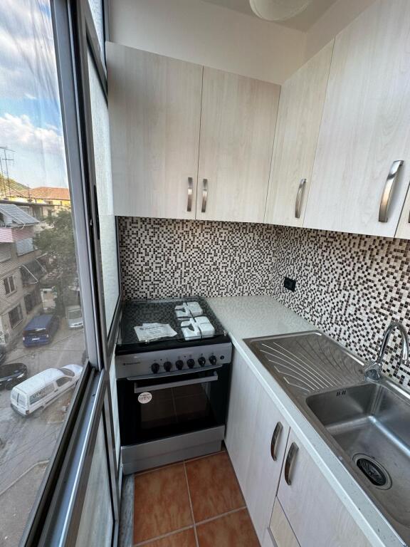 Shitet Apartament 2+1 Rruga e qelqit