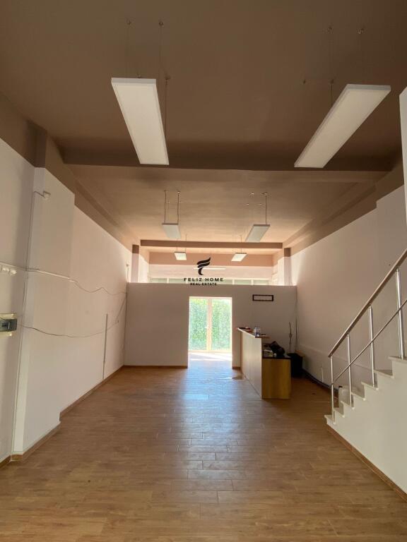 UFFICIO IN AFFITTO 120M2 21 DICEMBRE 750 EURO