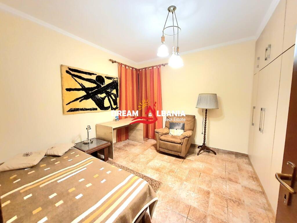 3+1 apartment for rent on Durres street near the Ministry of Education in Tirana (ID 4231307)