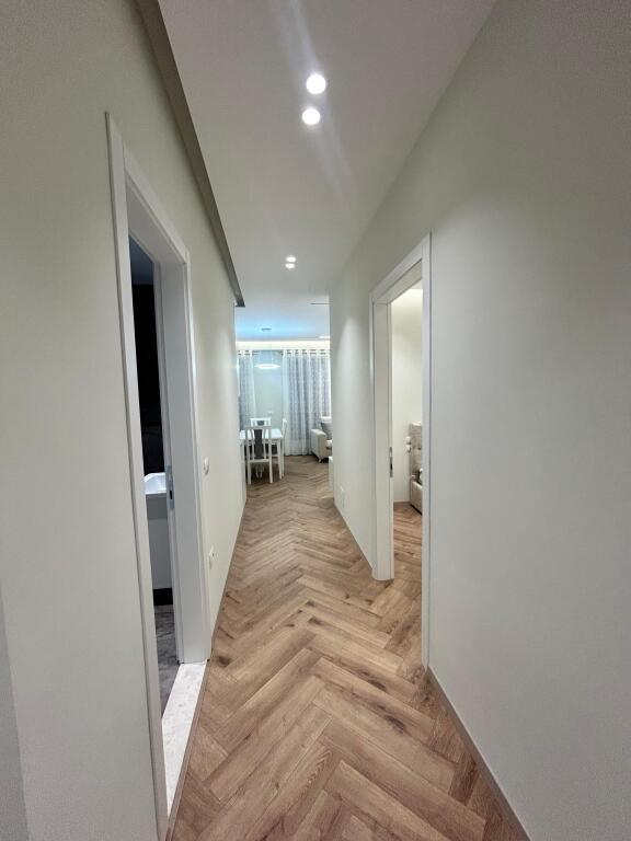 In Affitto – Appartamento Moderno 2+1+2, Porcellana