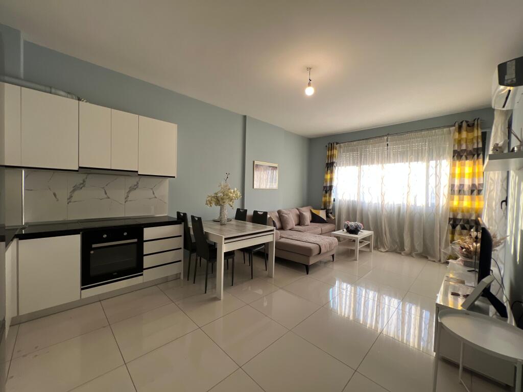 📣 AFFITTO Appartamento 2+1 Con 2 Bagni 📍 Complesso ASL 🛣️ Via "Congresso di Manastir" ✨   🏢 Nuova Costruzione  🪜 5° Piano (Con Ascensore)  🛋️ Arredato Con Condizioni Moderne  🔹 2 Bagni, 2 Balconi, Deposito   💶 Prezzo 600 Euro Poco Trattabile