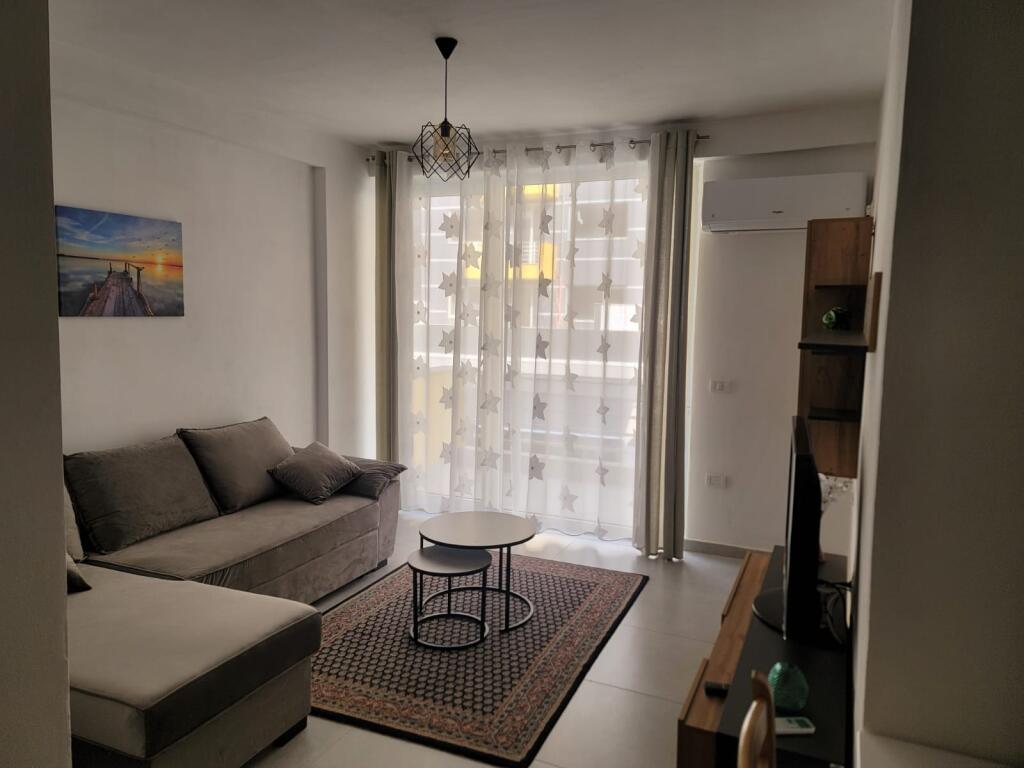 Appartamento 2+1 con Arredamento di Qualità a Shkozë – Affitto