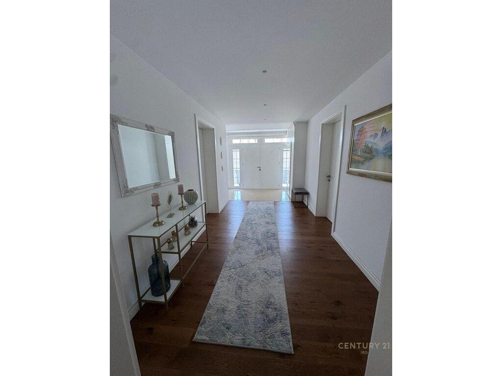 3-STOREY VILLA FOR RENT AFTER QTU!