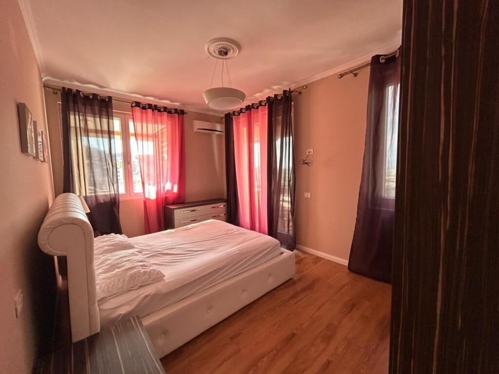 Apartament 2+1 me qira tek Liqeni i Thate