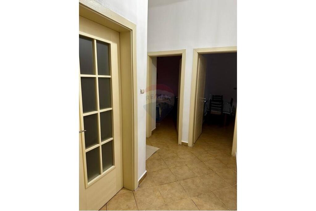 Shitet apartament 1+1 Rruga e Durresit
