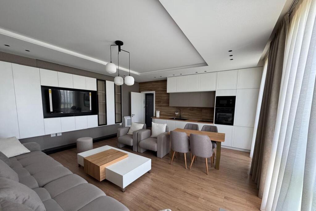 APARTAMENT ME QERA 1+1 BULEVARDI I RI 700 EURO