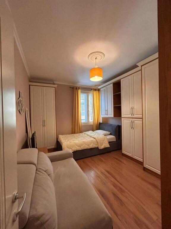 Apartament 2+1 me qira tek Liqeni i Thate