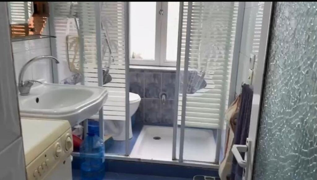 🏢Rruga e Dibres,prane Fakultetit te Mjeksise jepet me qera apartament 2+1,i mobiluar 50,000Leke