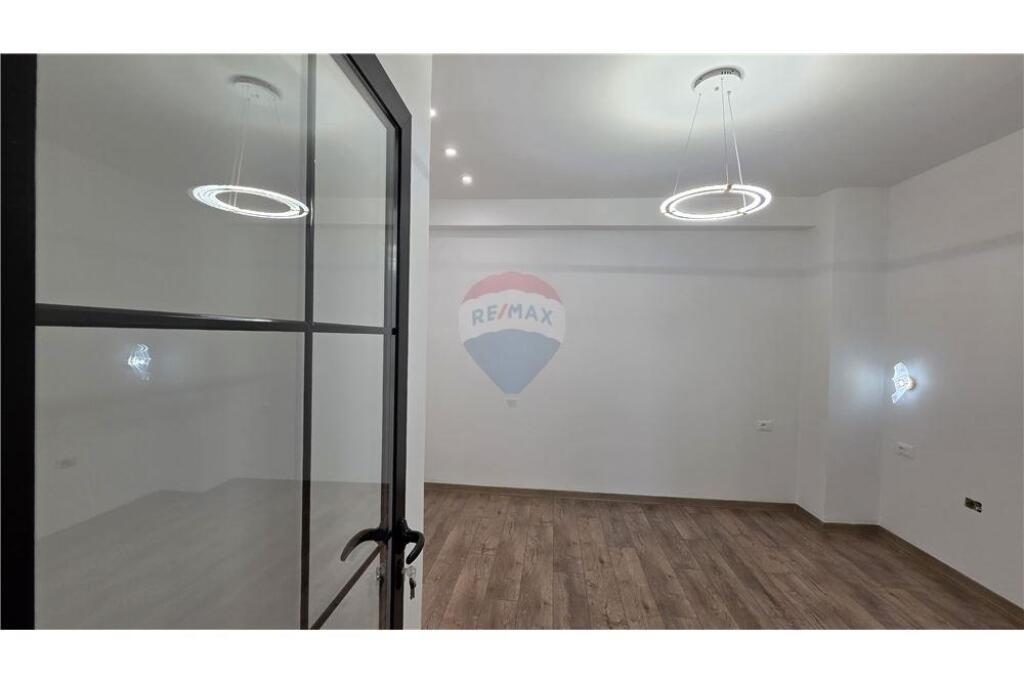 Apartament 2+1 per shitje te Rruga e Elbasanit.