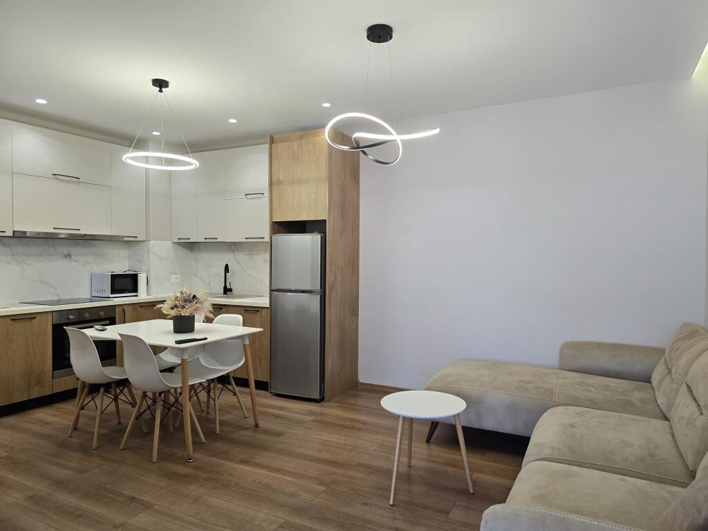 📢 For Rent – Apartment 2+1 📍 Opposite Delijorgji, Kavaja Street – Tirana 🏢 11th floor, new building with elevator 🛋️ Comfortable layout: 2 bedrooms, spacious living room, kitchen, bathroom 💶 Price: 850 €/month  