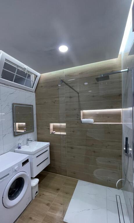 Apartament 1+1 per qira Komuna e Parisit