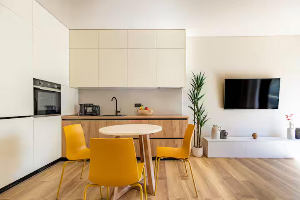 Apartament Me Qera 1+1+Post Parkimi Tek 5 Maji (ID B2101235) Tirane