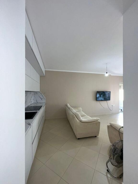 Qera Apartament Sistemin 2+1+me 2 Ballkone 📍Policia Durres