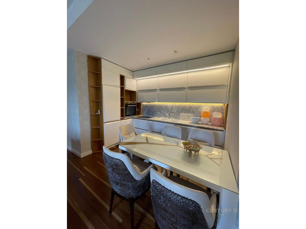 Appartamento di Lusso 1+1 con Posto Auto – In Affitto a Park Gate Residence