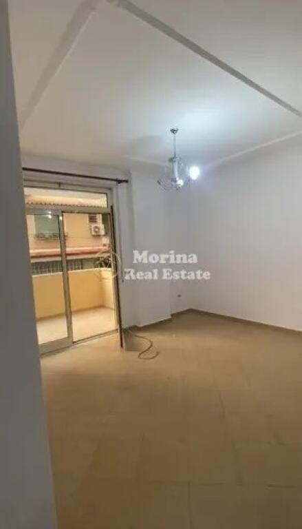 Apartament 2+1, Prane Pazarit te Ri — Gjimnazi Ismail Qmali, 650 Euro/Muaj. I Diskutueshem