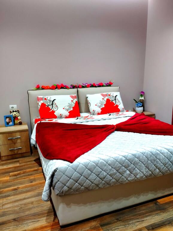 Jepet me QIRA apartament 2+1+ 2 Parkime në Sauk