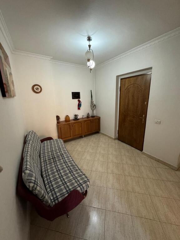 Appartamento in Affitto - Presso la Procura, Via Mine Peza 70.000 Lek al mese