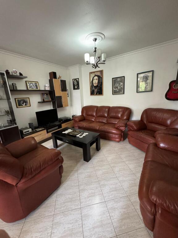 Appartamento in Affitto - Presso la Procura, Via Mine Peza 70.000 Lek al mese