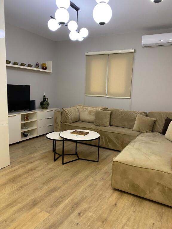 APARTAMENT ME QERA 1+1+BALLKON KOMUNA E PARISIT 65.000 LEKE