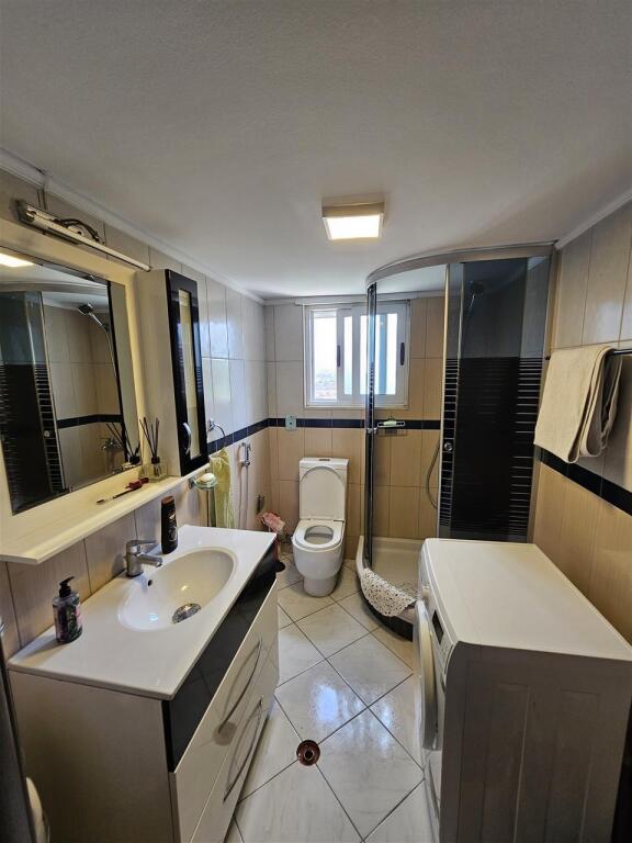 AFFITTASI 2+1+1 LAGO ASCIUTTO 750 EURO