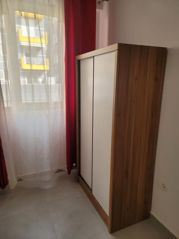 Appartamento 2+1 con Arredamento di Qualità a Shkozë – Affitto