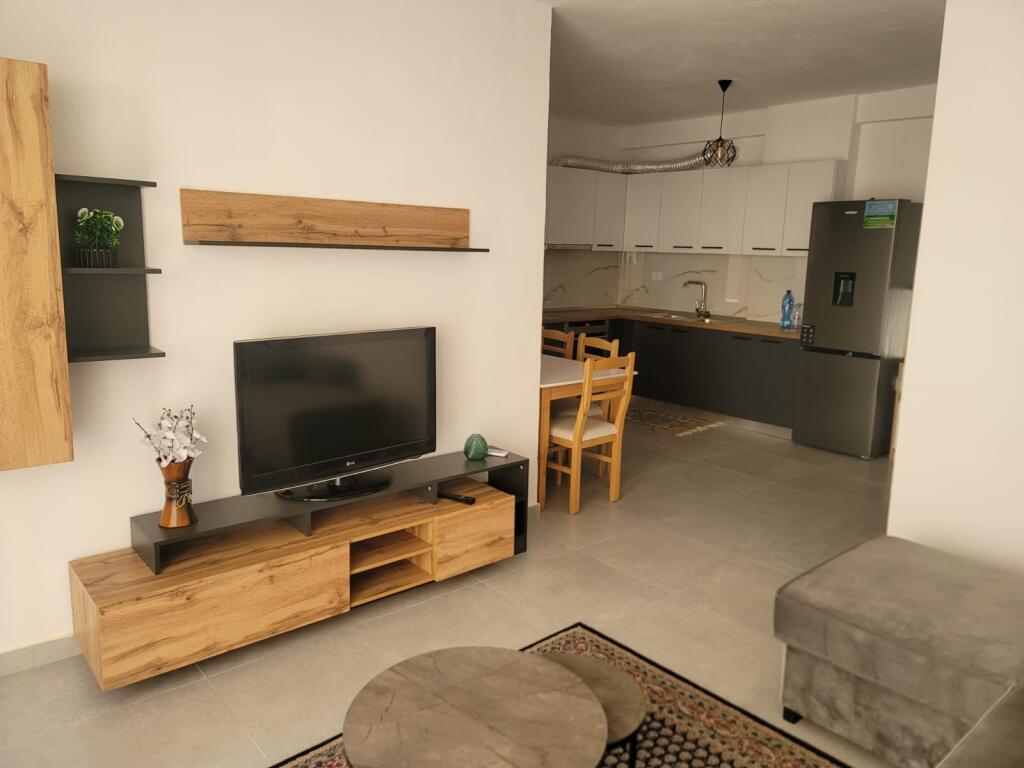 Appartamento 2+1 con Arredamento di Qualità a Shkozë – Affitto