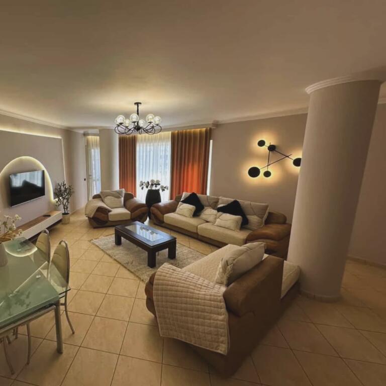 Affitto appartamento 2+1, 130 m². Durazzo, Volga